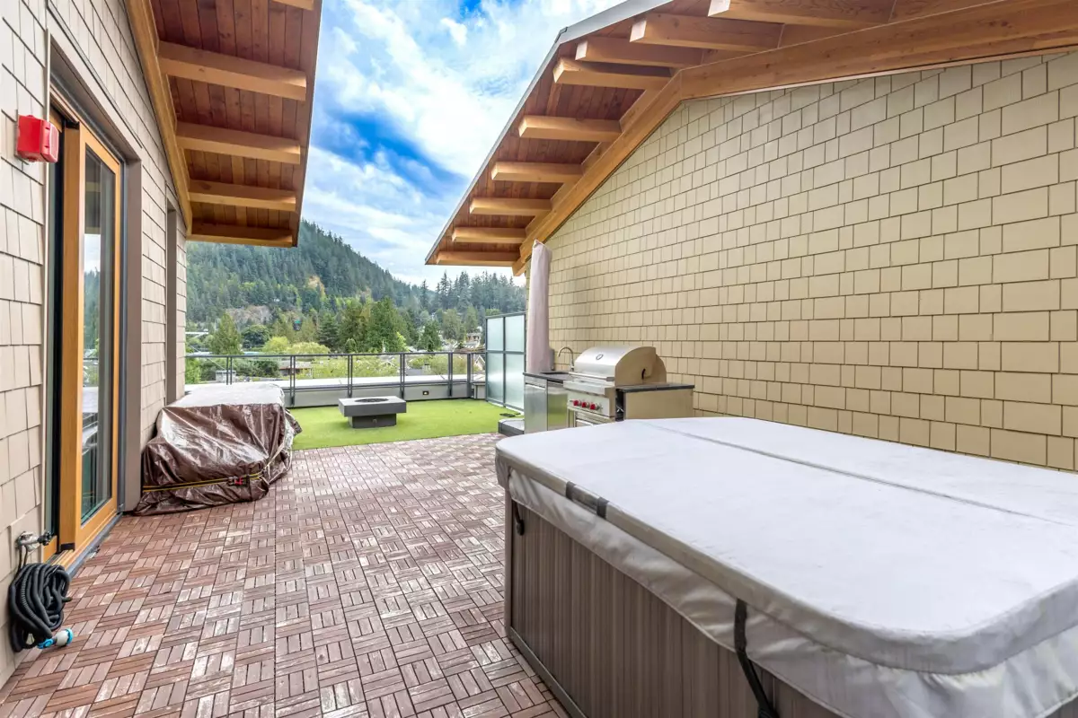 Outdoor Patio Photo of 301 6691 Nelson Avenue, West Vancouver, BC