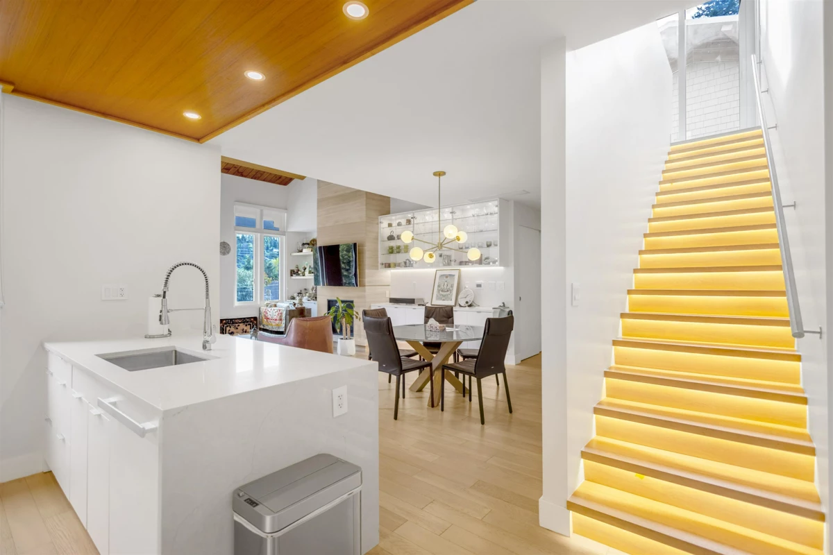 Primary Bathroom Photo of 301 6691 Nelson Avenue, West Vancouver, BC