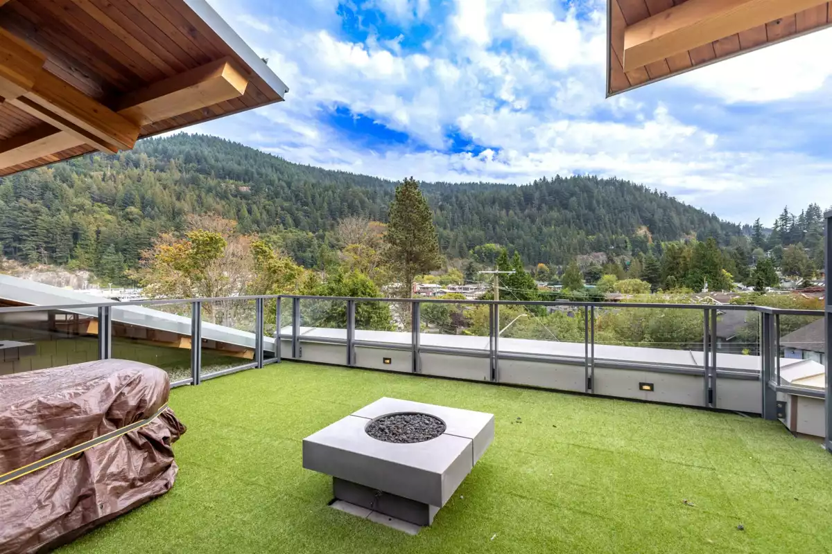 Staircase Photo of 301 6691 Nelson Avenue, West Vancouver, BC