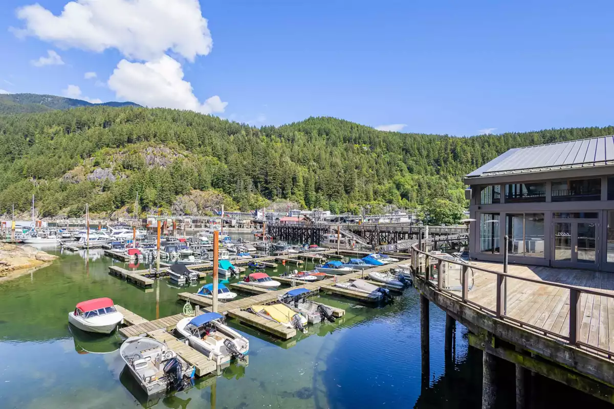 Swimming Pool Photo of 301 6691 Nelson Avenue, West Vancouver, BC