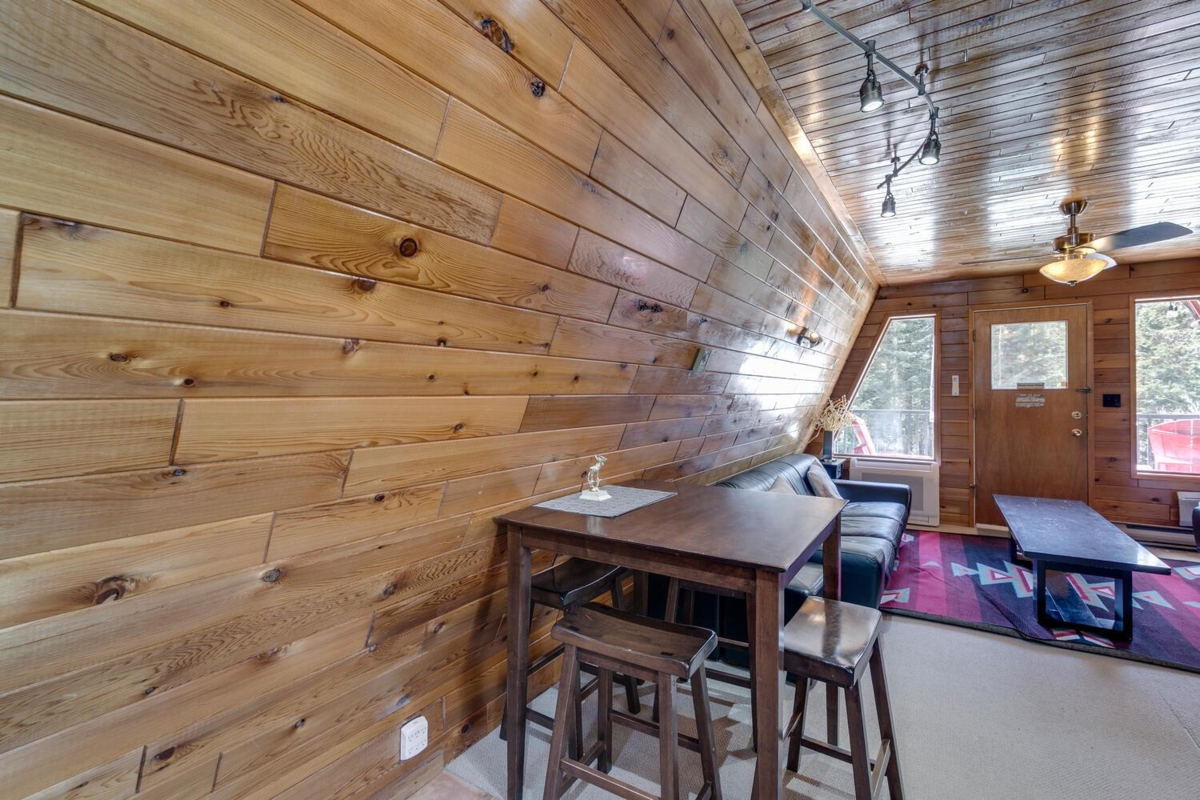 Basement Recreation Room Photo of 46890 Sakwi Creek Road, Mission, BC