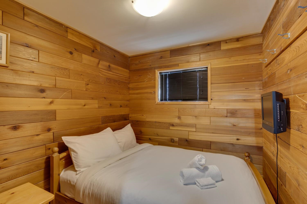 Breakfast Nook Photo of 46890 Sakwi Creek Road, Mission, BC