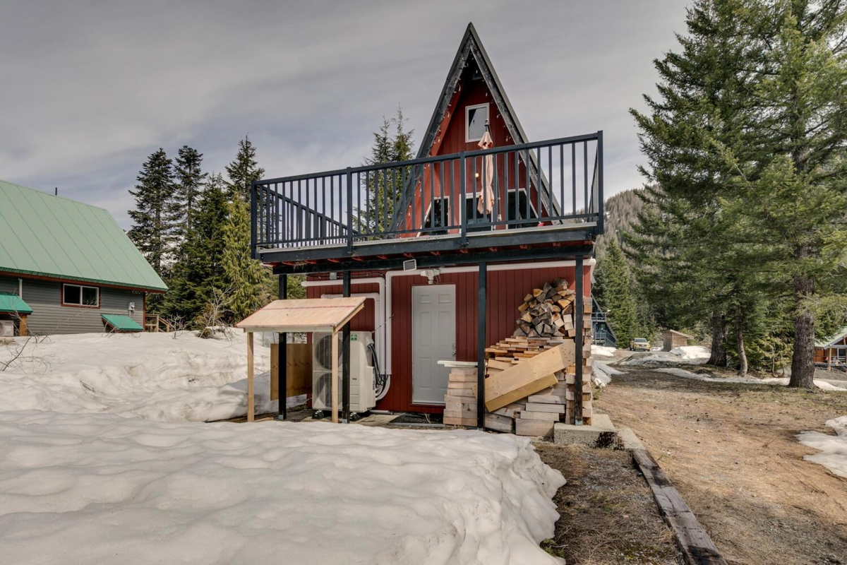 Community Amenities Photo (Clubhouse) of 46890 Sakwi Creek Road, Mission, BC