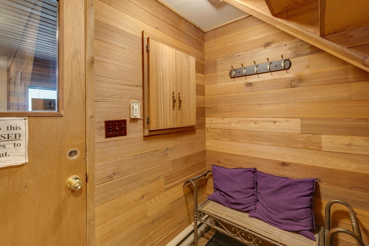 Dining Area Photo of 46890 Sakwi Creek Road, Mission, BC