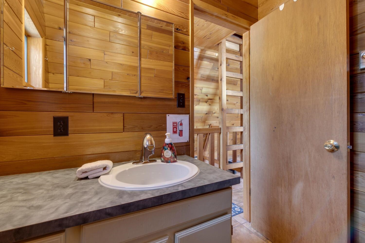 Front Yard Photo of 46890 Sakwi Creek Road, Mission, BC