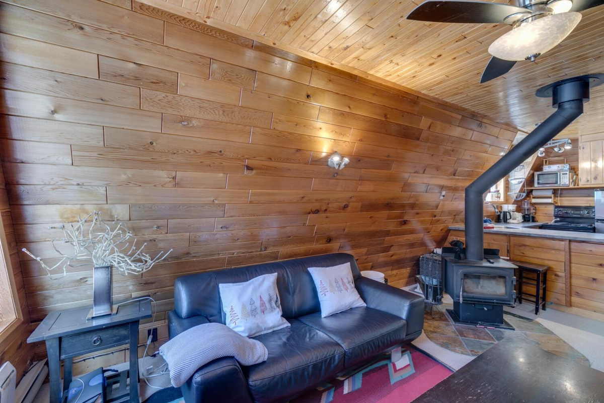 Hallway Photo of 46890 Sakwi Creek Road, Mission, BC