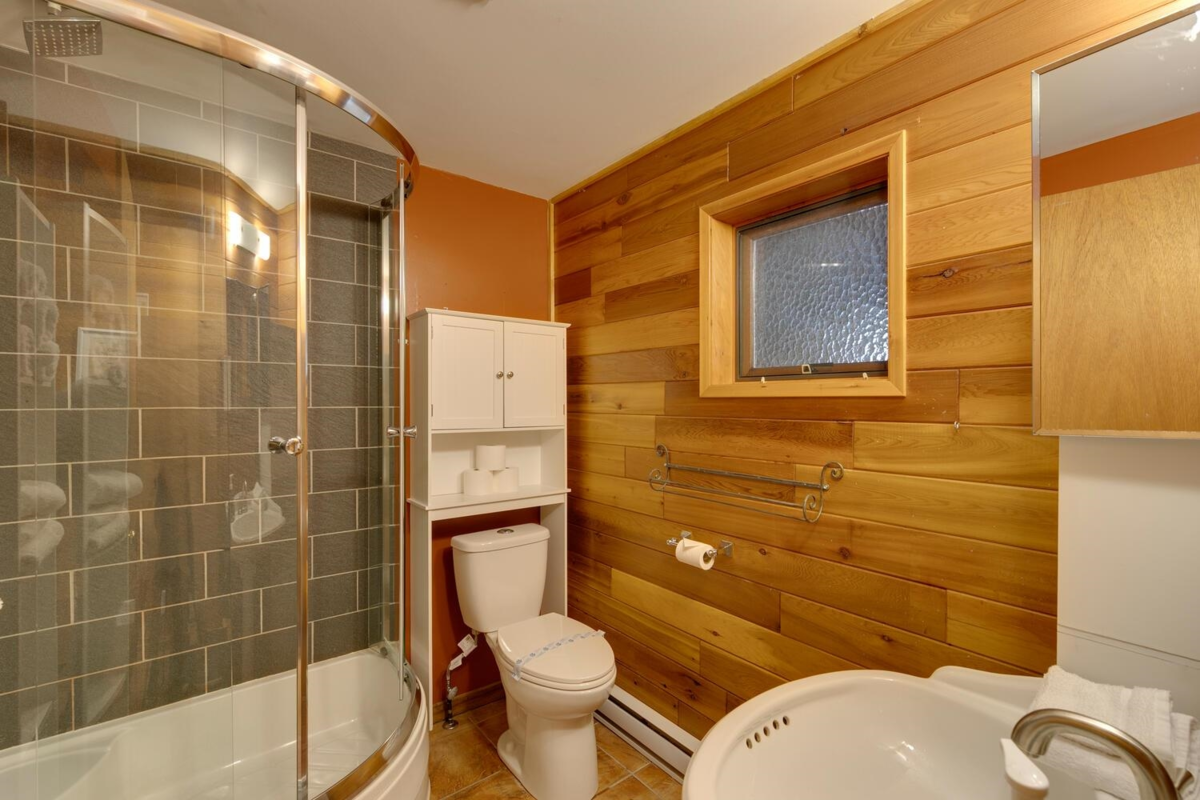 Kitchen Photo of 46890 Sakwi Creek Road, Mission, BC