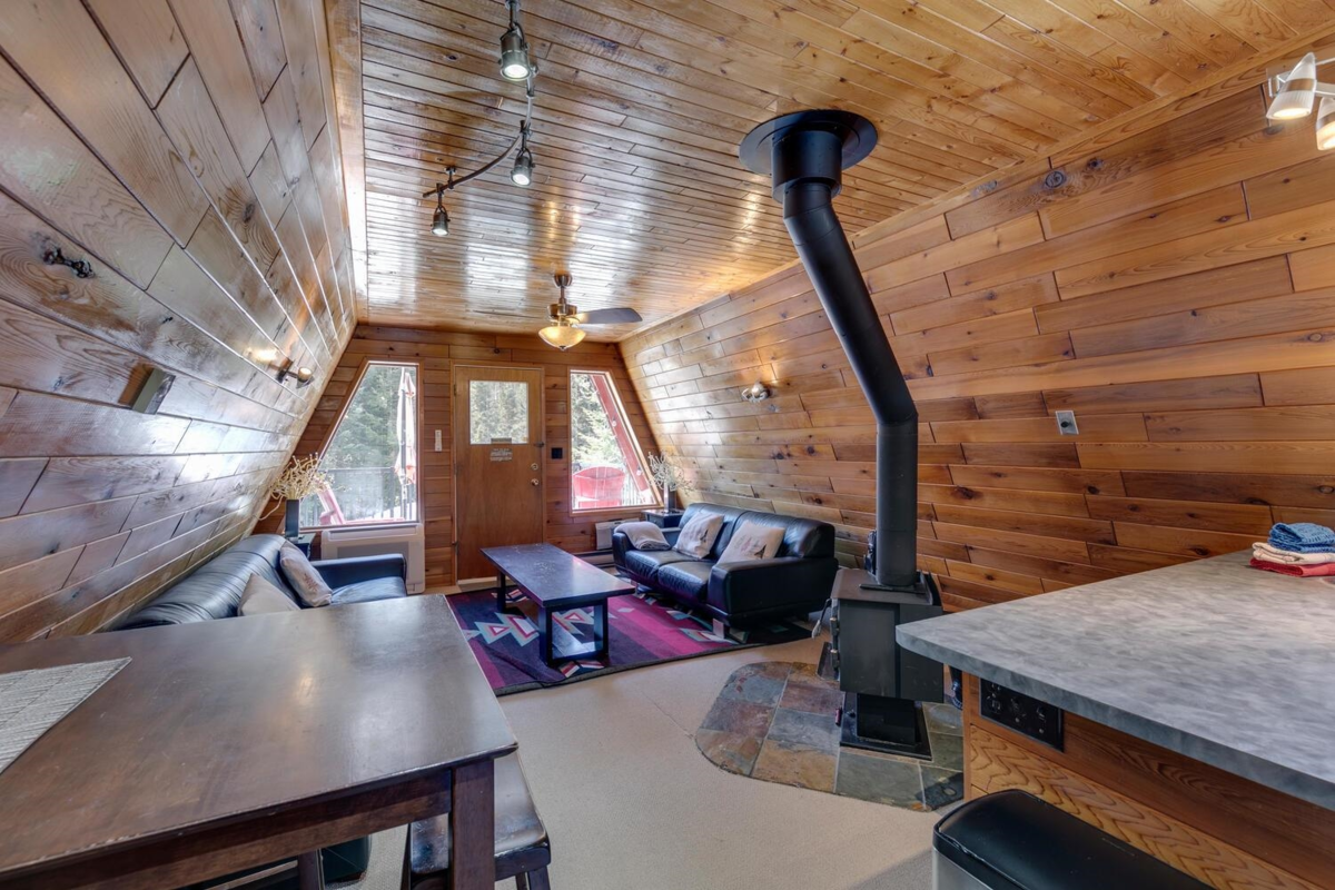 Laundry Room Photo of 46890 Sakwi Creek Road, Mission, BC