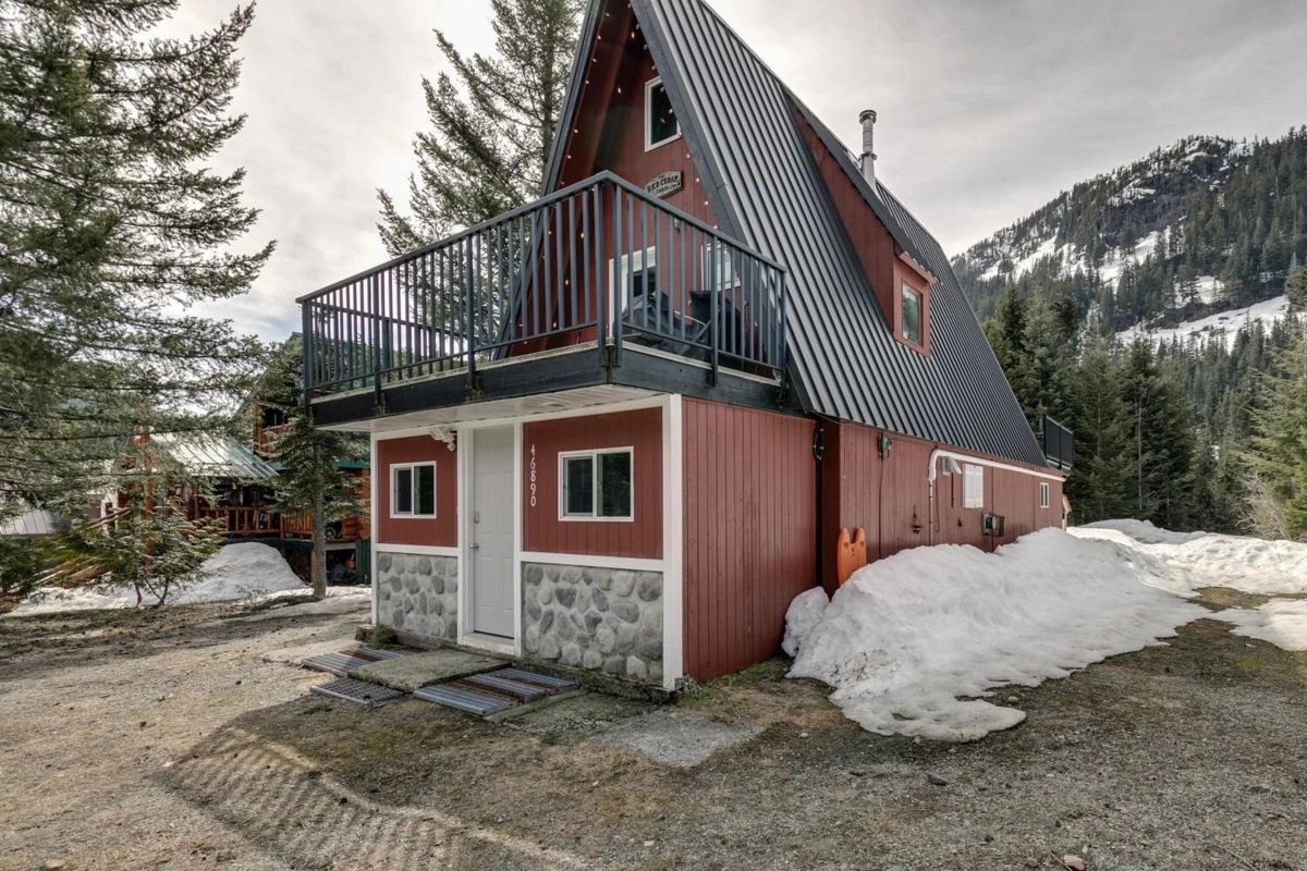 Living Room Photo of 46890 Sakwi Creek Road, Mission, BC