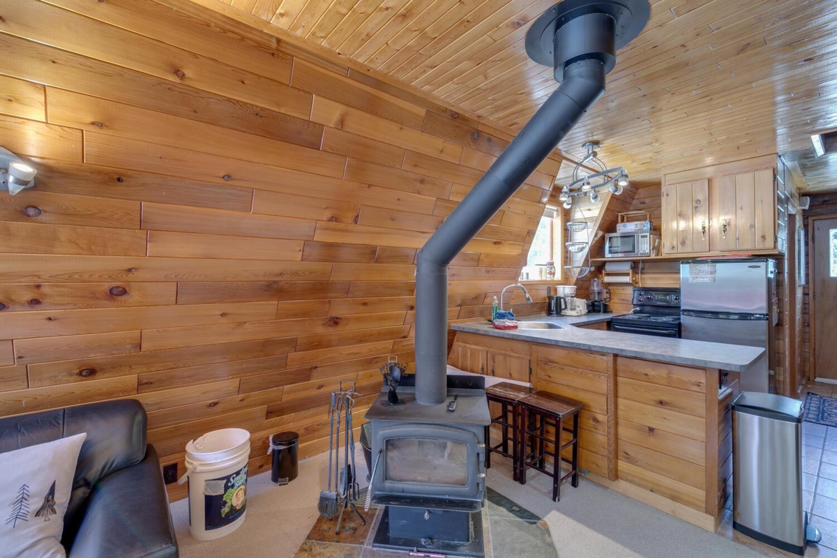 Outdoor Patio Photo of 46890 Sakwi Creek Road, Mission, BC