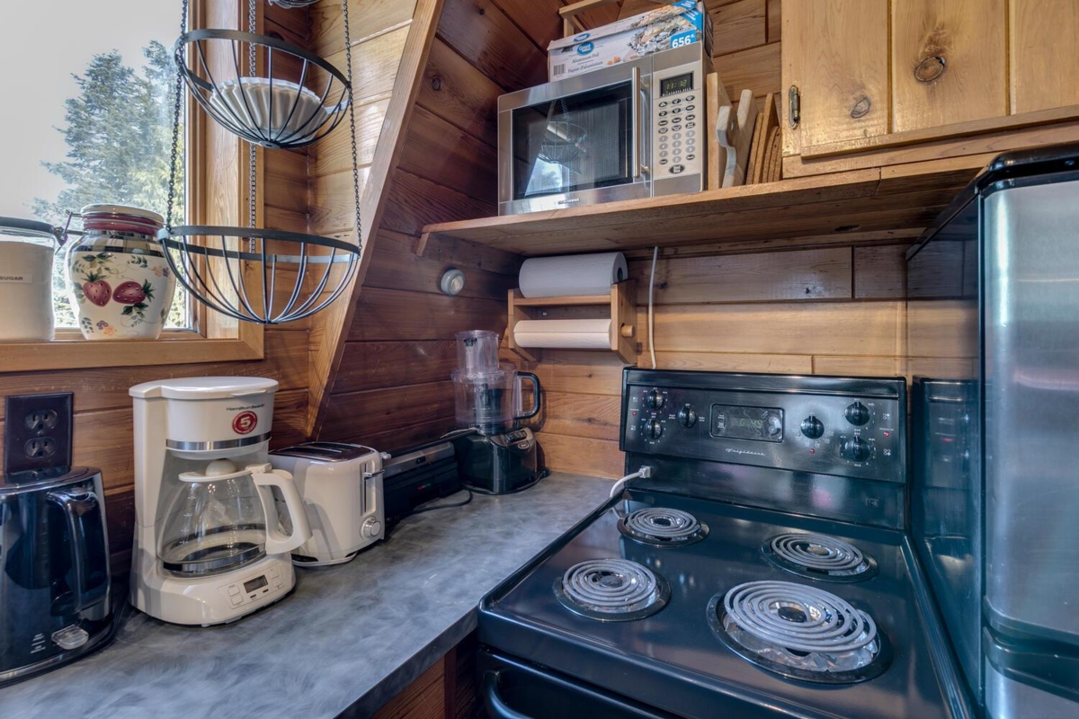 Powder Room Photo of 46890 Sakwi Creek Road, Mission, BC