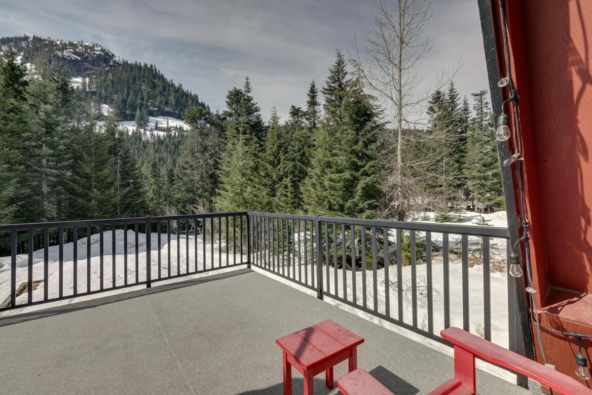 Swimming Pool Photo of 46890 Sakwi Creek Road, Mission, BC