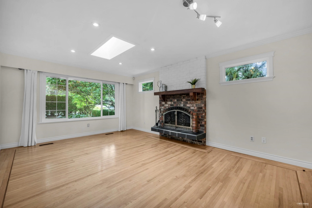 Breakfast Nook Photo of 2325 124 Street, Surrey, BC