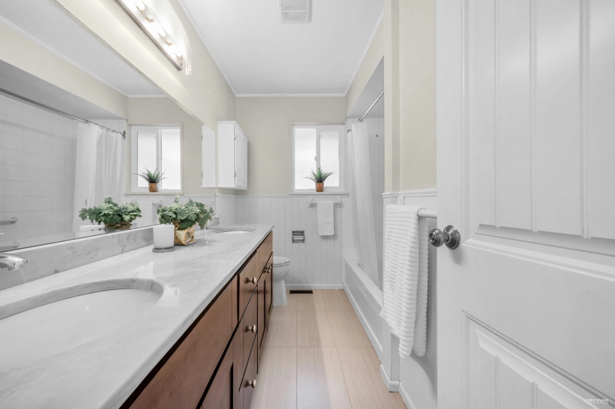 Walk-In Closet Photo of 2325 124 Street, Surrey, BC