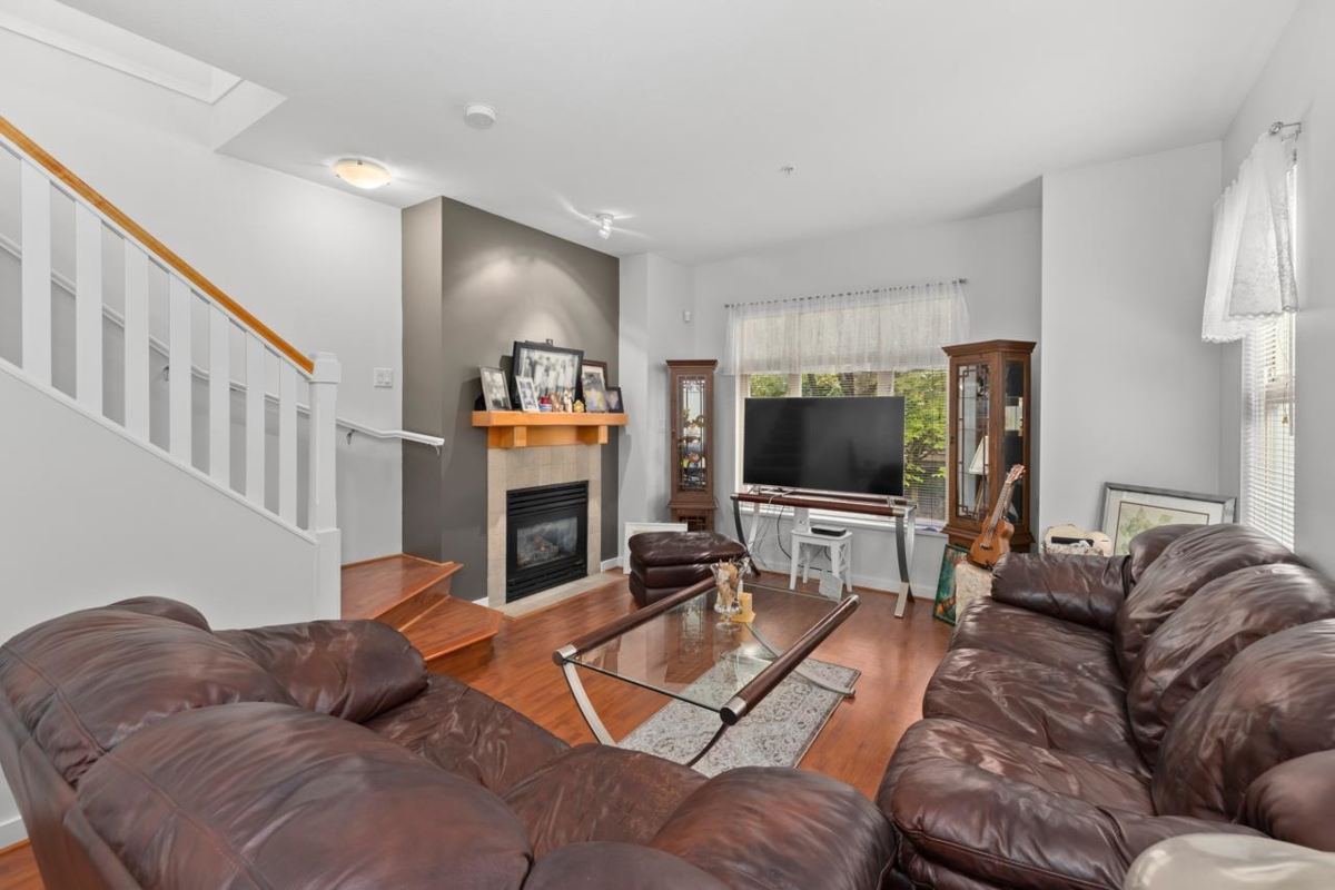 Dining Area Photo of 246 600 Park Crescent, New Westminster, BC