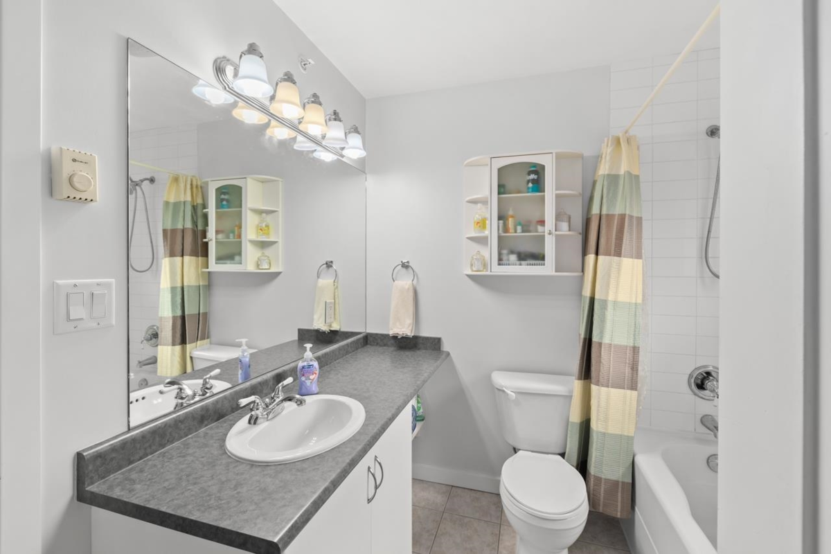 Entry Foyer Photo of 246 600 Park Crescent, New Westminster, BC