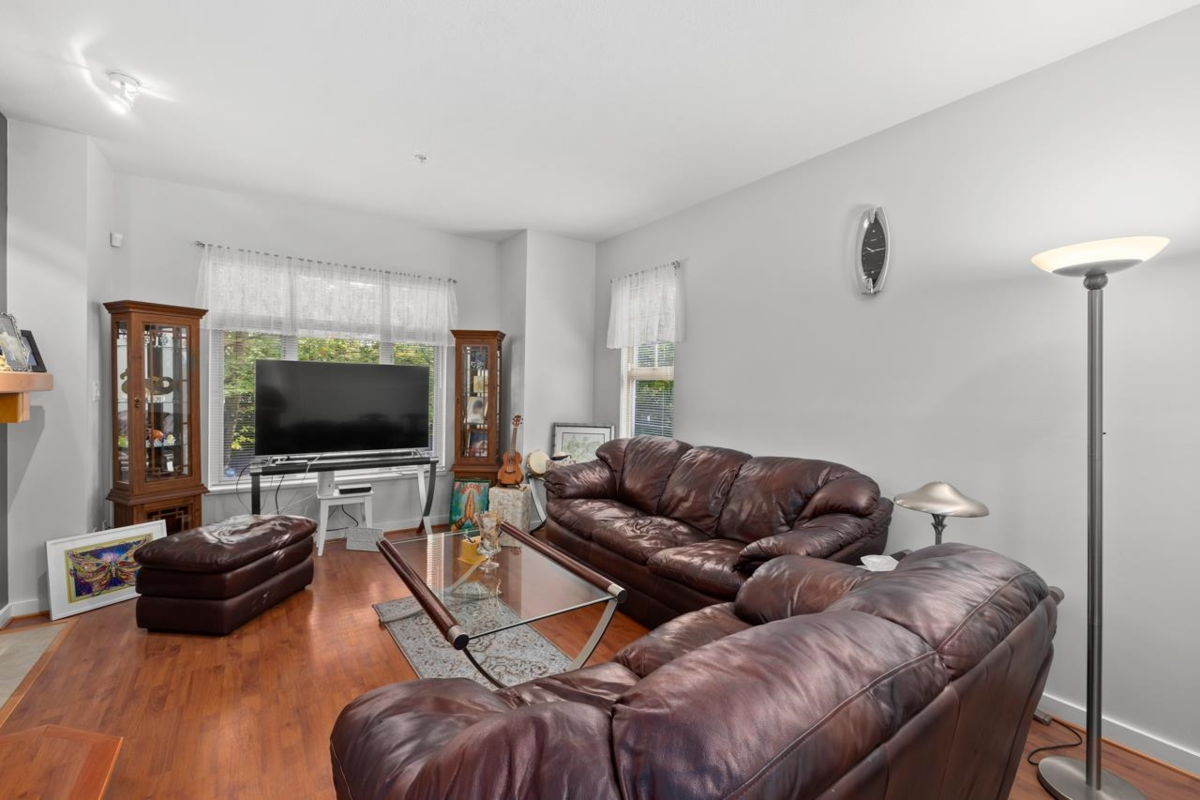 Living Room Photo of 246 600 Park Crescent, New Westminster, BC