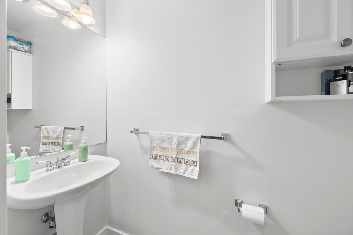 Powder Room Photo of 246 600 Park Crescent, New Westminster, BC