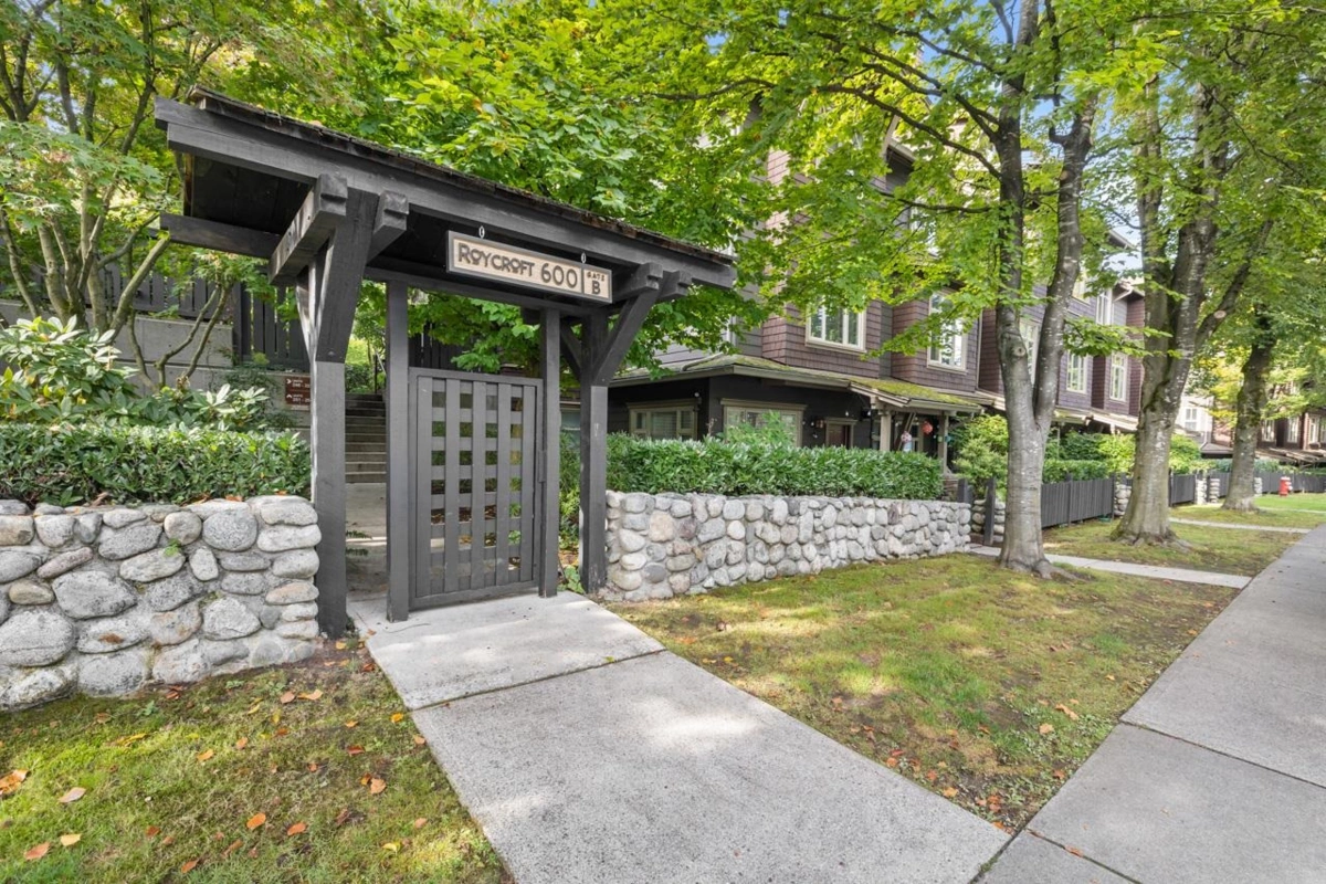 Staircase Photo of 246 600 Park Crescent, New Westminster, BC