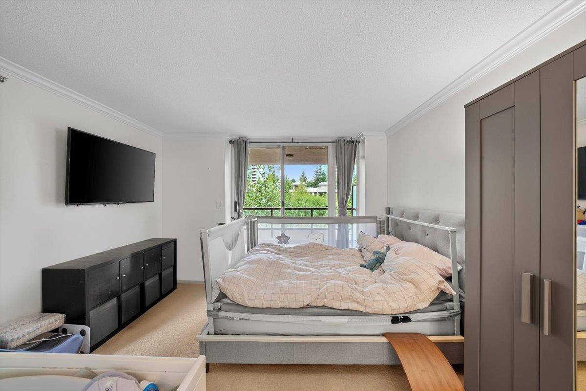 Family Room Photo of 405 2138 Madison Avenue, Burnaby, BC