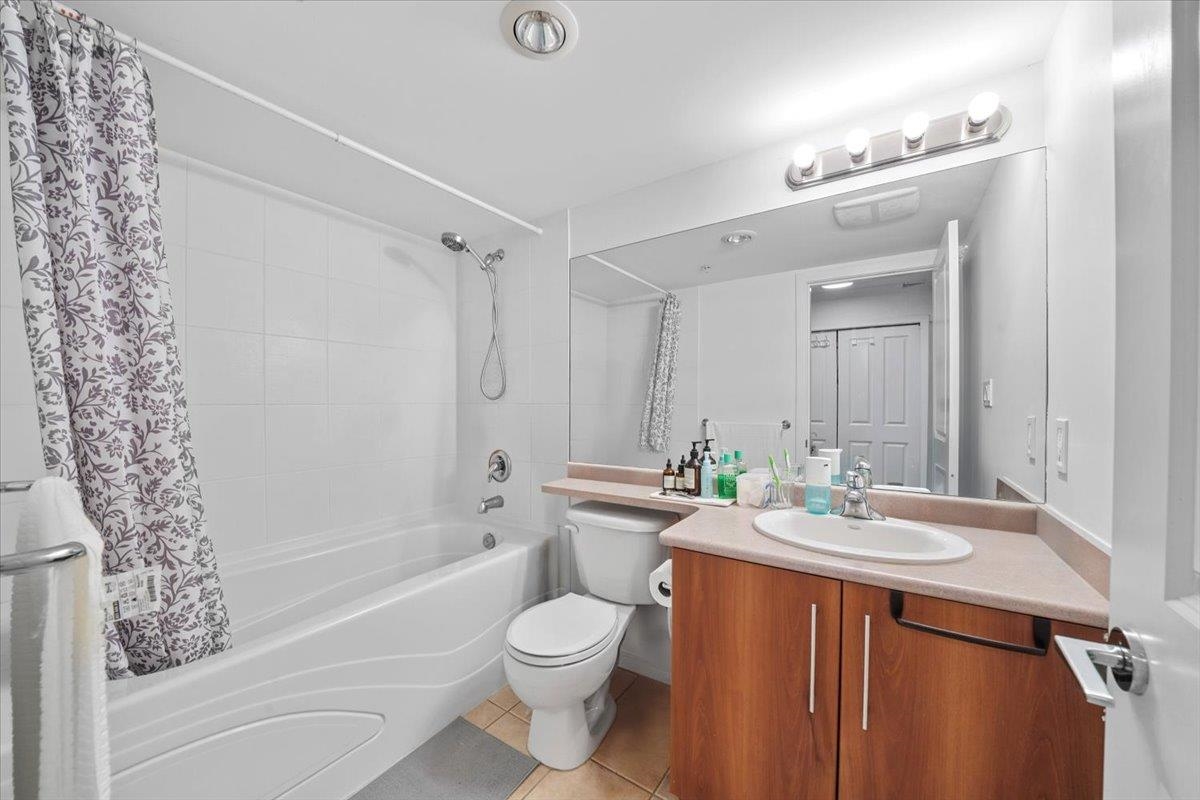 Kitchen Photo of 405 2138 Madison Avenue, Burnaby, BC