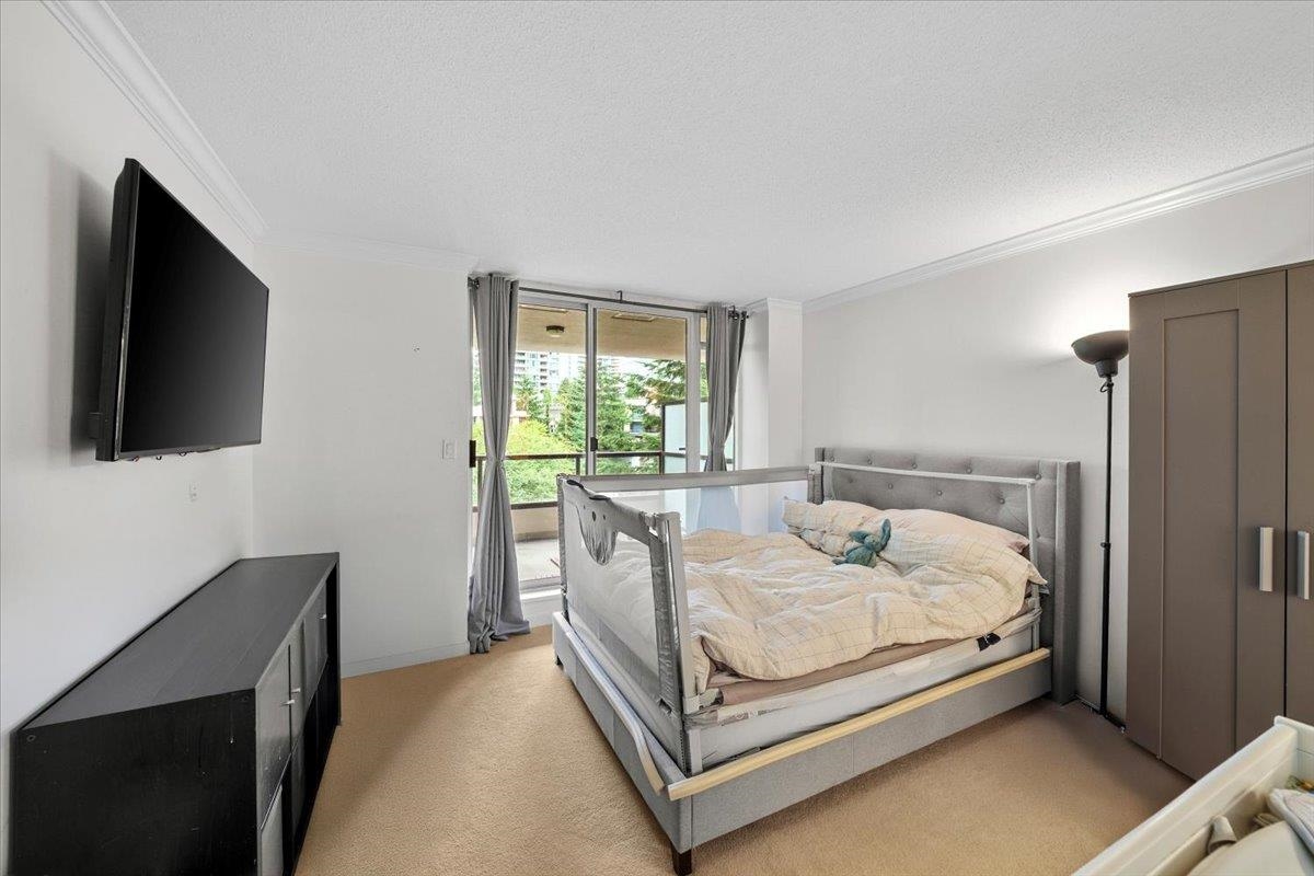 Living Room Photo of 405 2138 Madison Avenue, Burnaby, BC