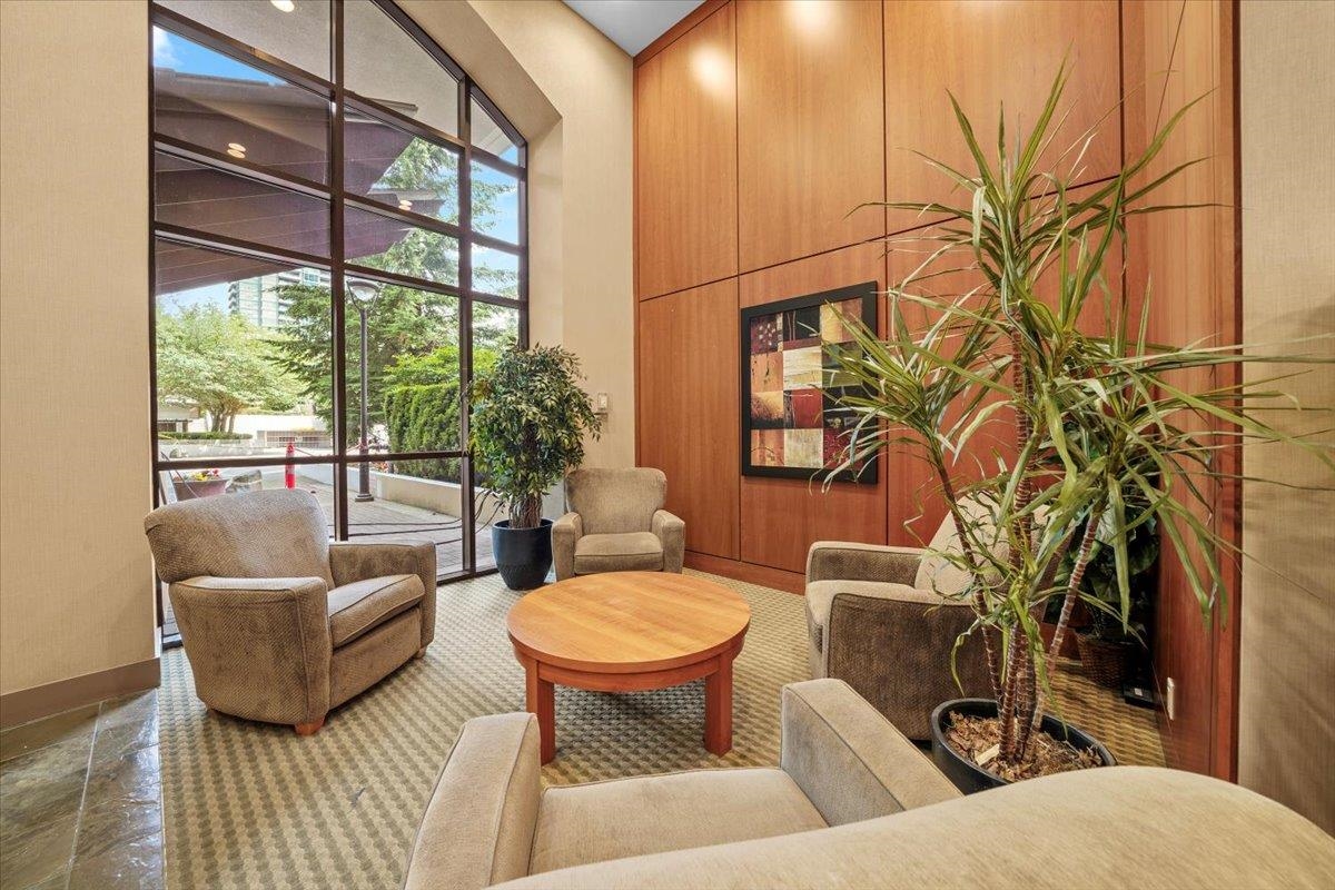 Walk-In Closet Photo of 405 2138 Madison Avenue, Burnaby, BC