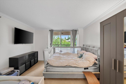 Family Room Photo of 405 2138 Madison Avenue, Burnaby, BC