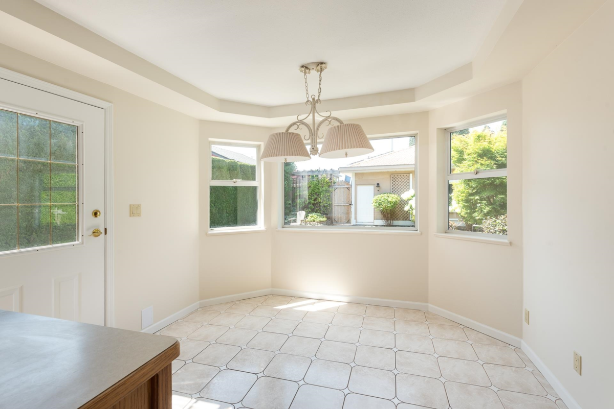 Breakfast Nook Photo of 912 Fifth Street, New Westminster, BC