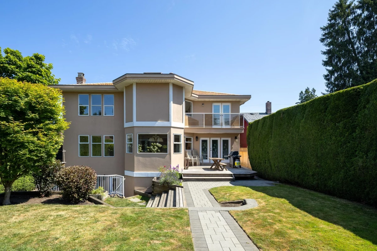 Dining Area Photo of 912 Fifth Street, New Westminster, BC