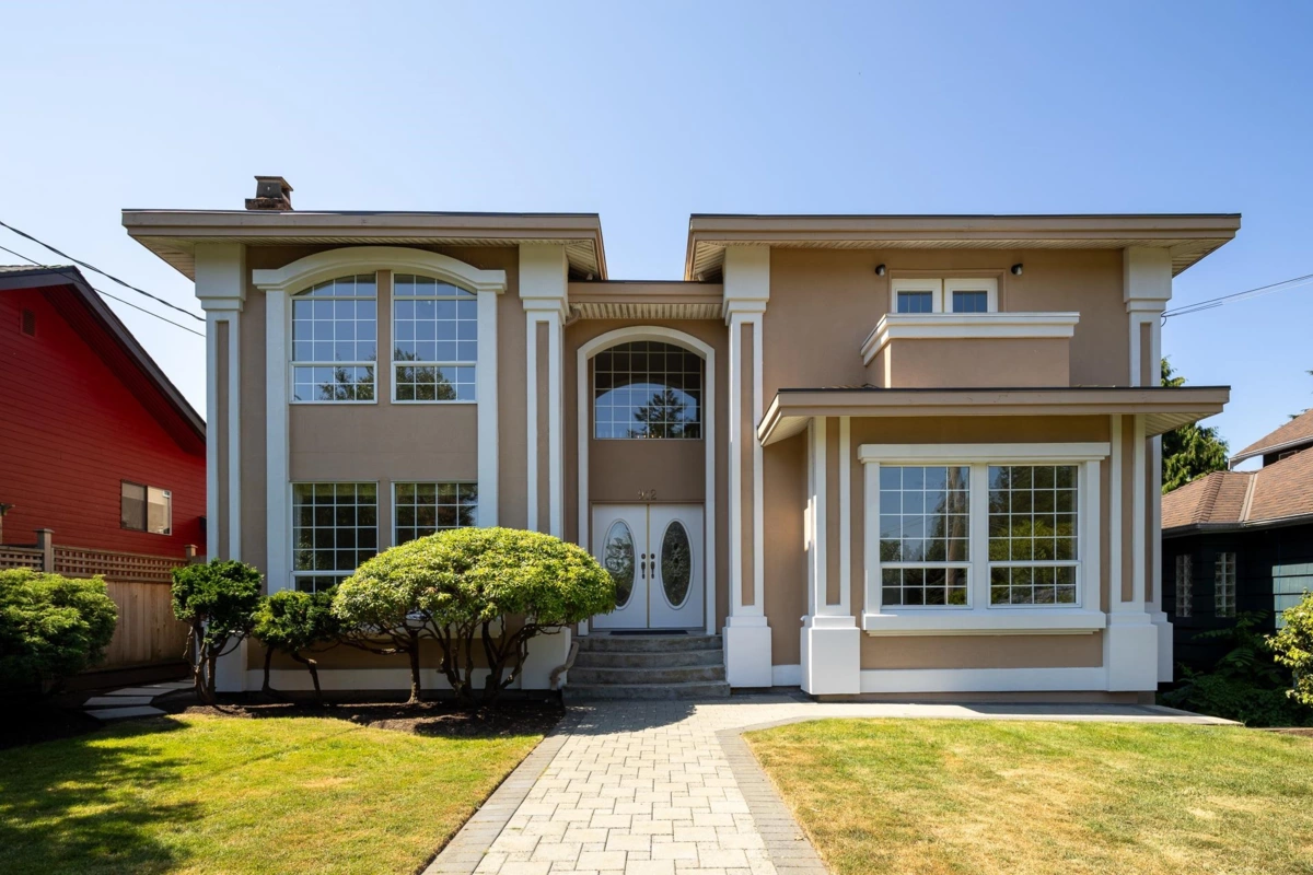 Exterior Front Photo of 912 Fifth Street, New Westminster, BC