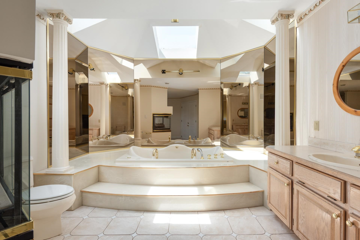 Loft / Bonus Room Photo of 912 Fifth Street, New Westminster, BC