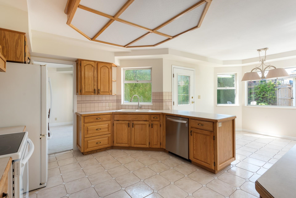 Pantry Photo of 912 Fifth Street, New Westminster, BC