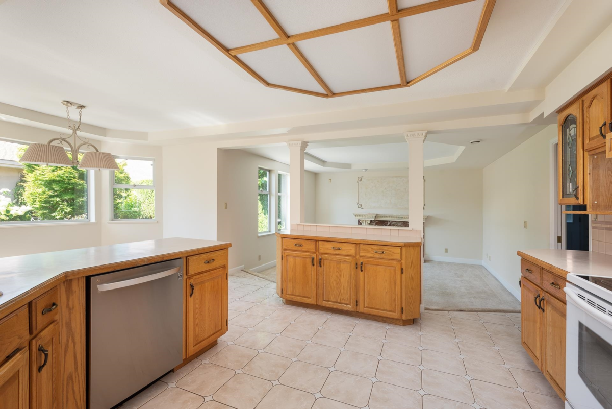 Primary Bathroom Photo of 912 Fifth Street, New Westminster, BC