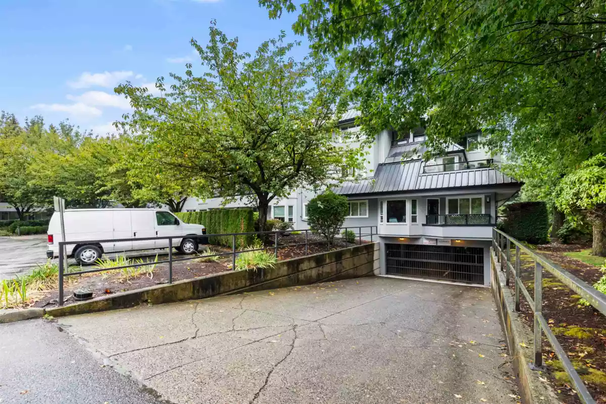 Family Room Photo of 315 2700 Mccallum Road, Abbotsford, BC