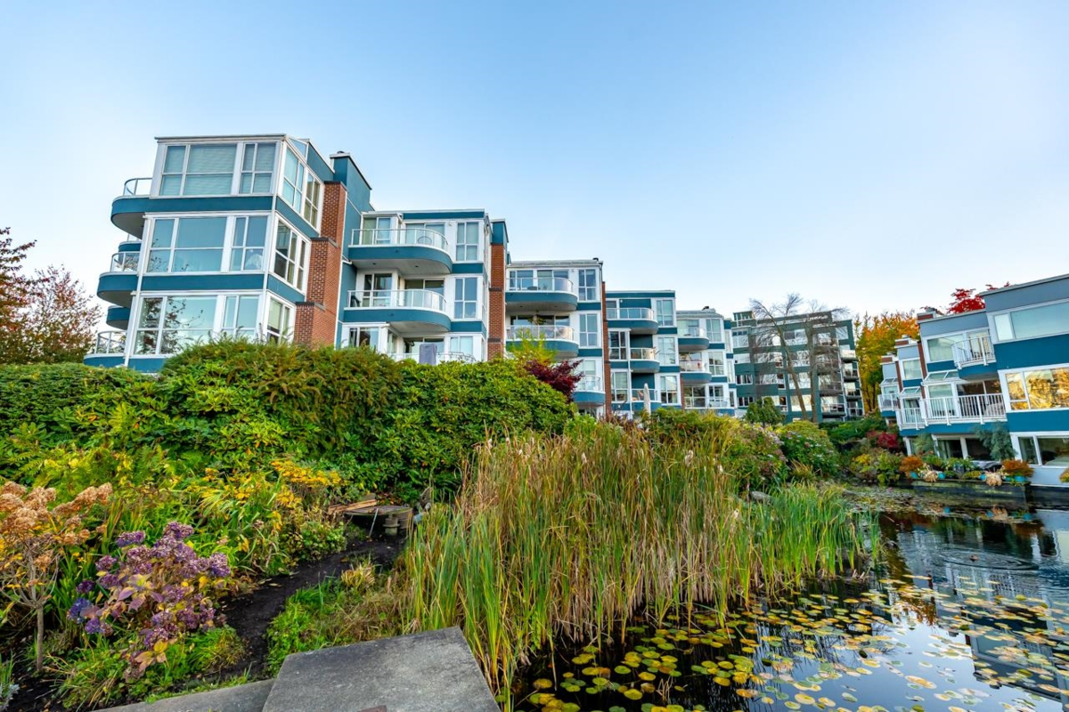 Garden / Landscaping Photo of 204 1551 Mariner Walk, Vancouver, BC