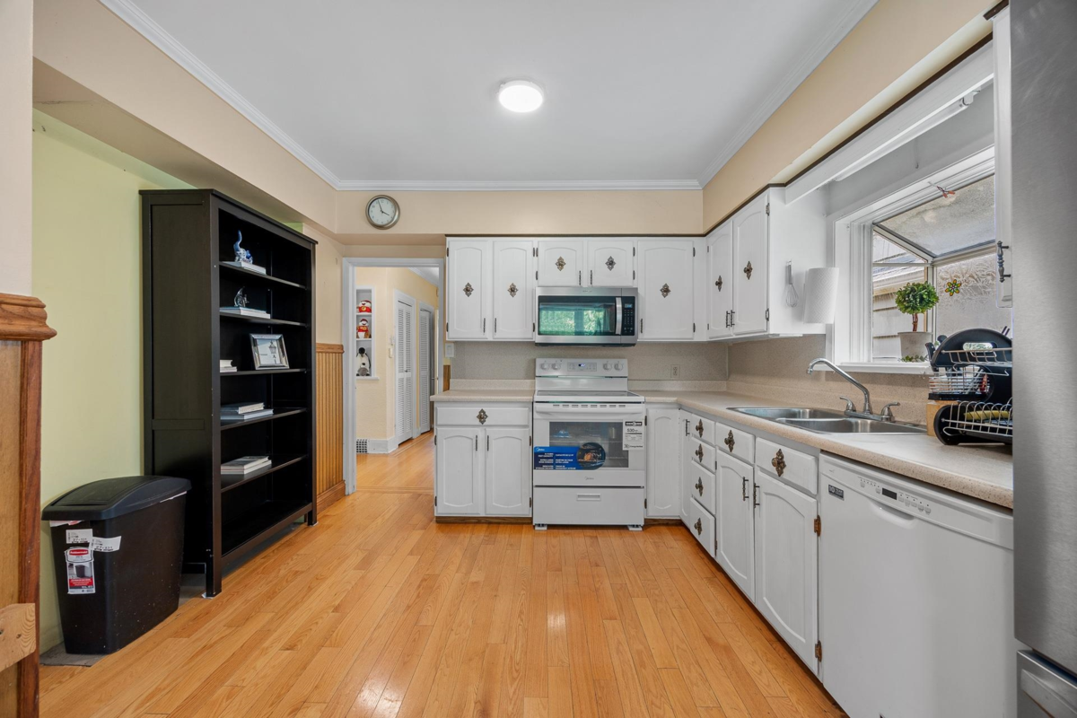 Dining Area Photo of 4054 W 31st Avenue, Vancouver, BC