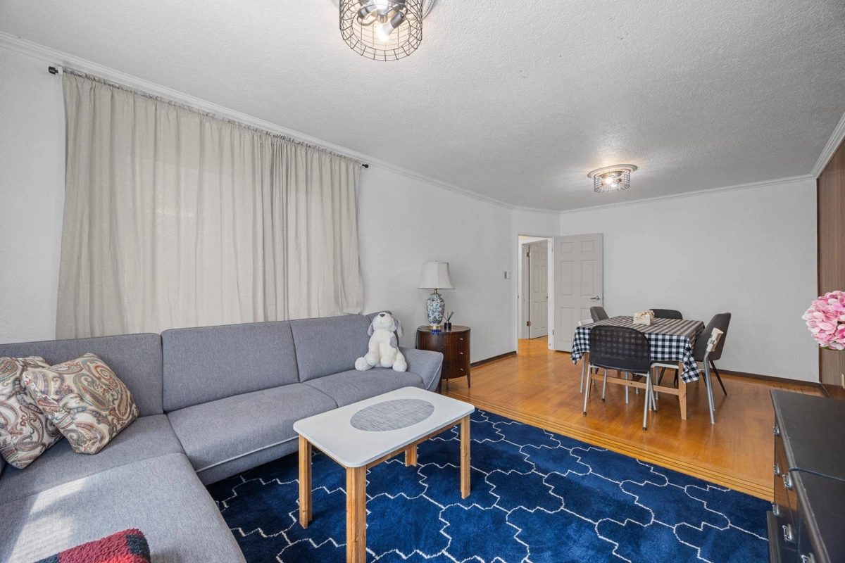 Kitchen Island Photo of 4054 W 31st Avenue, Vancouver, BC