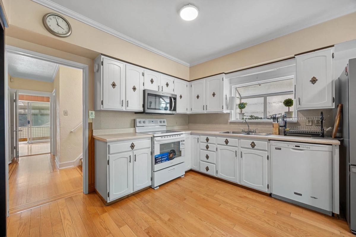 Kitchen Photo of 4054 W 31st Avenue, Vancouver, BC