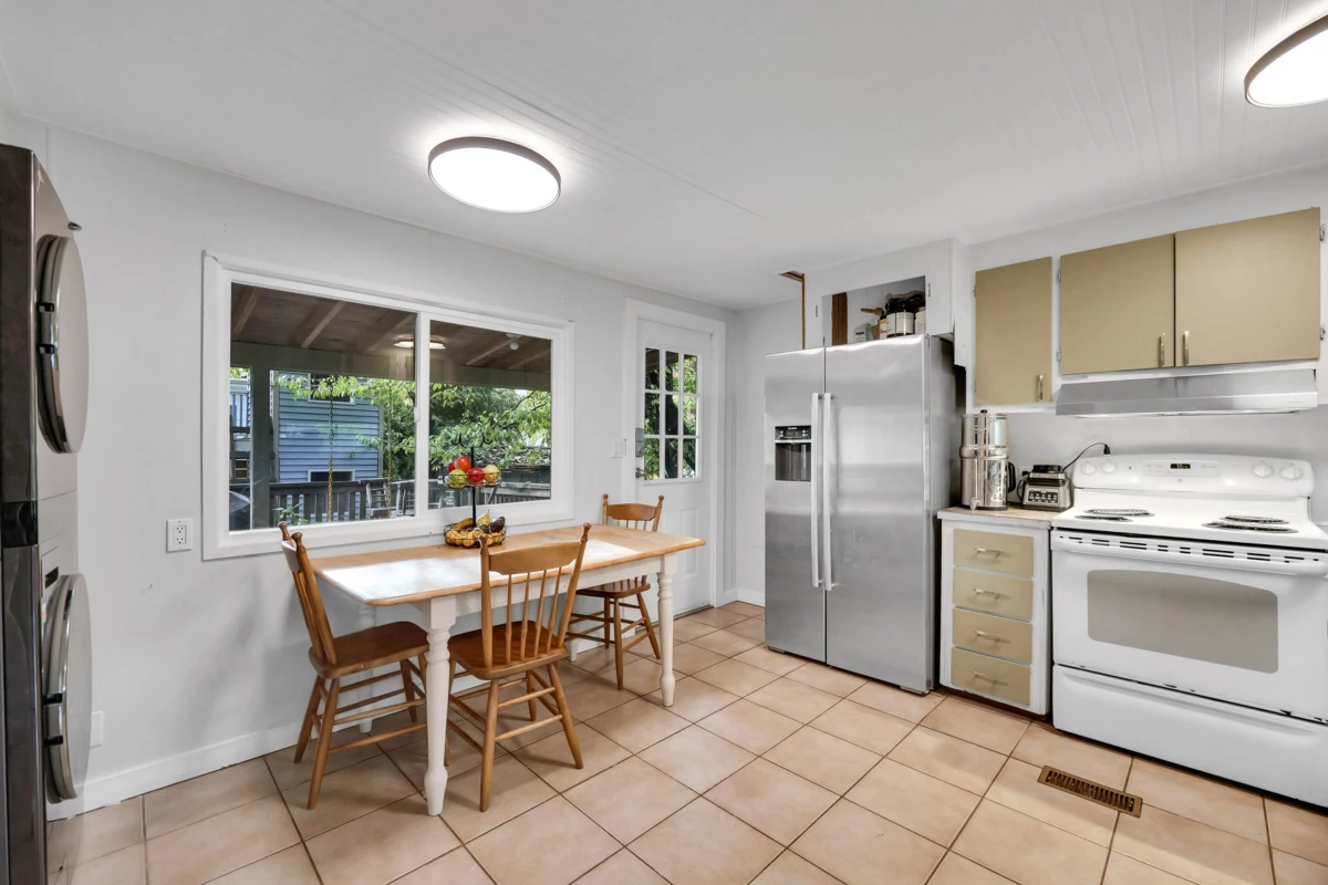Dining Area Photo of 125 1830 Mamquam Road, Squamish, BC