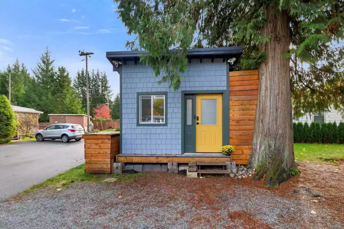 Guest Bathroom Photo of 125 1830 Mamquam Road, Squamish, BC