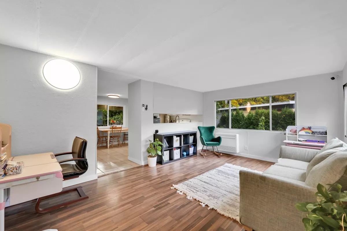 Kitchen Island Photo of 125 1830 Mamquam Road, Squamish, BC