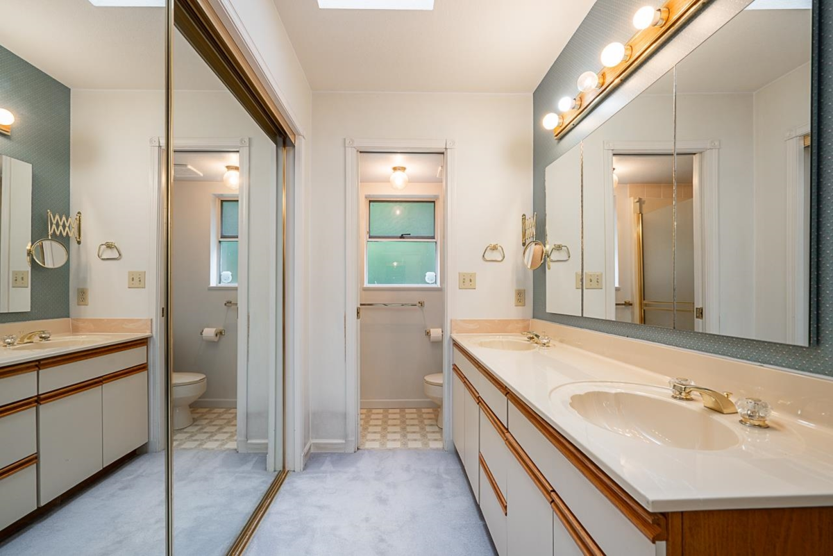 Entry Foyer Photo of 11293 153a Street, Surrey, BC