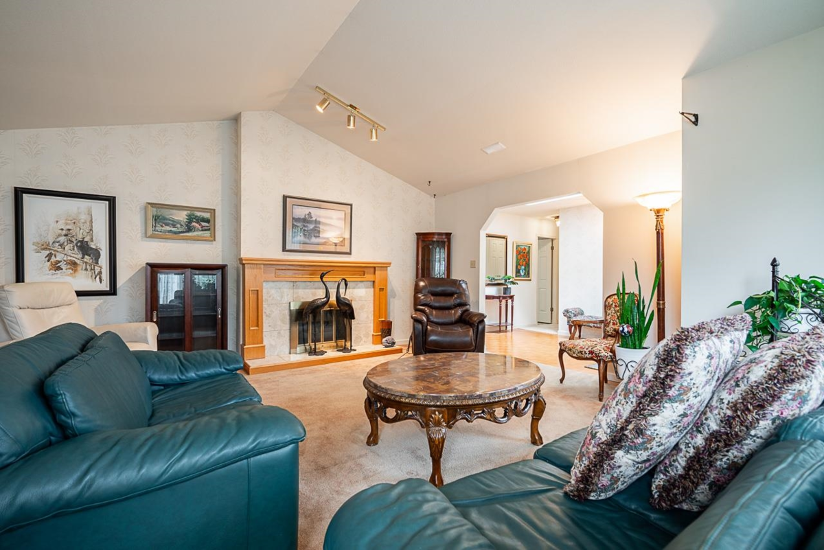 Kitchen Photo of 11293 153a Street, Surrey, BC