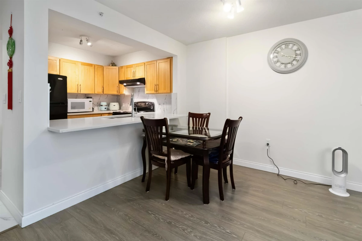 Kitchen Island Photo of 610 7380 Elmbridge Way, Richmond, BC