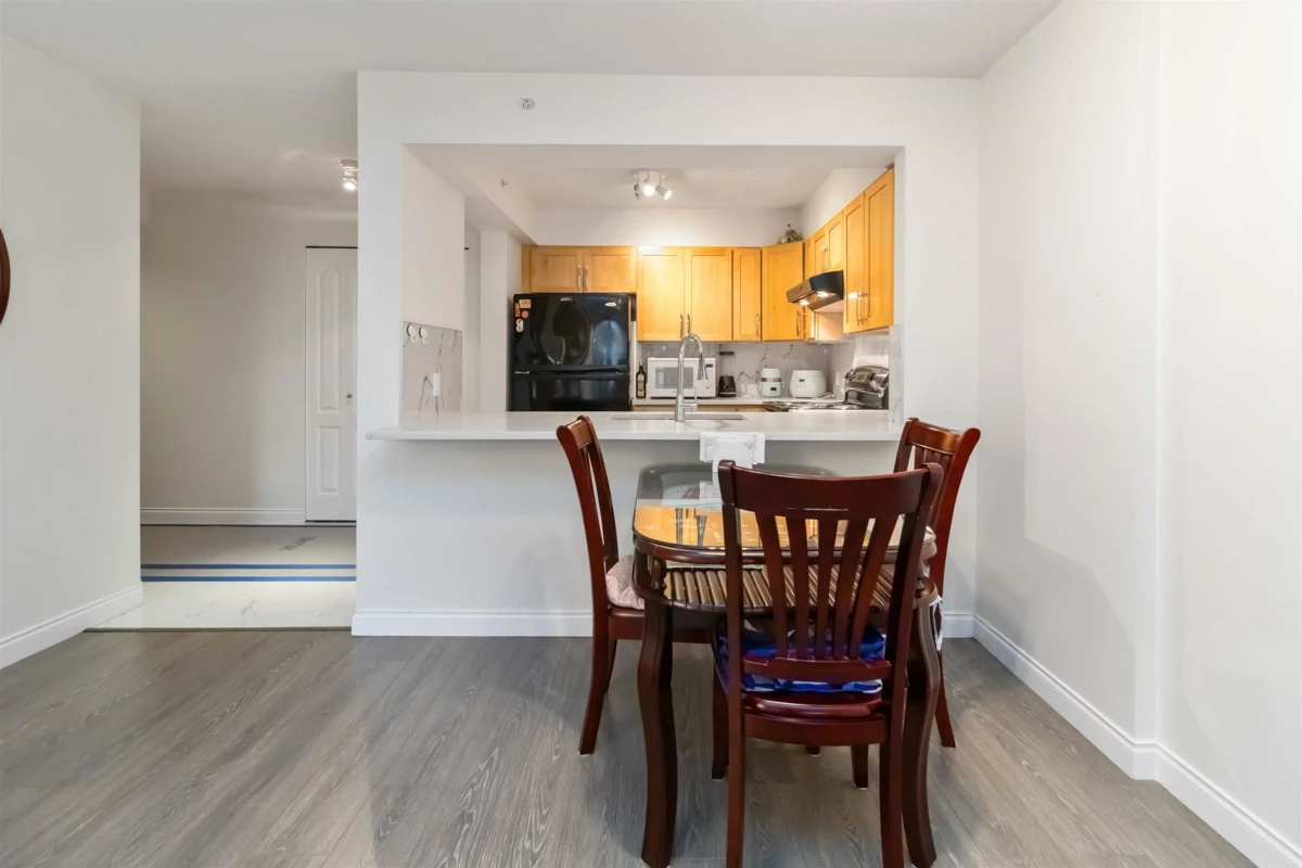 Kitchen Photo of 610 7380 Elmbridge Way, Richmond, BC