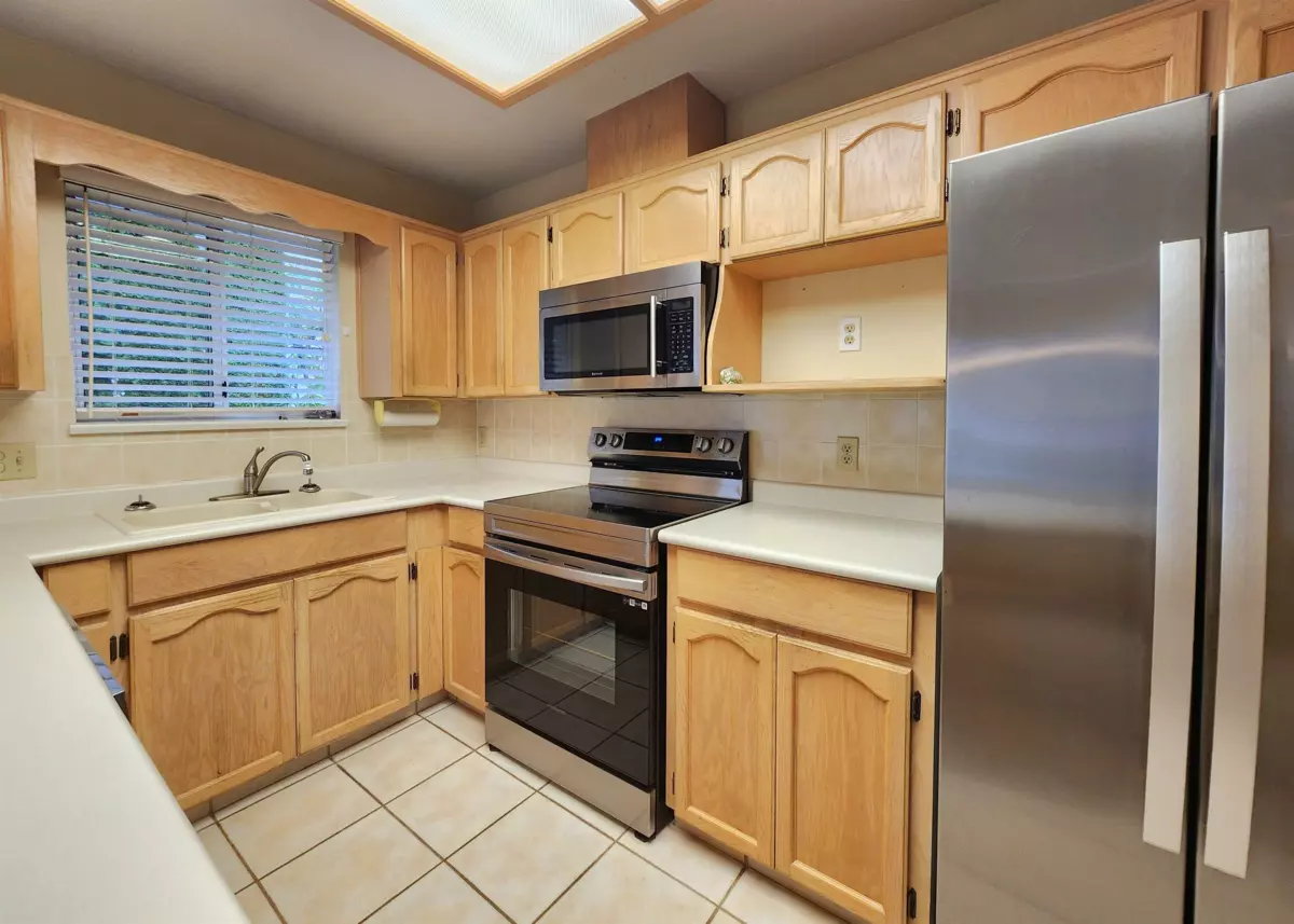 Dining Area Photo of 35 8737 212 Street, Langley, BC