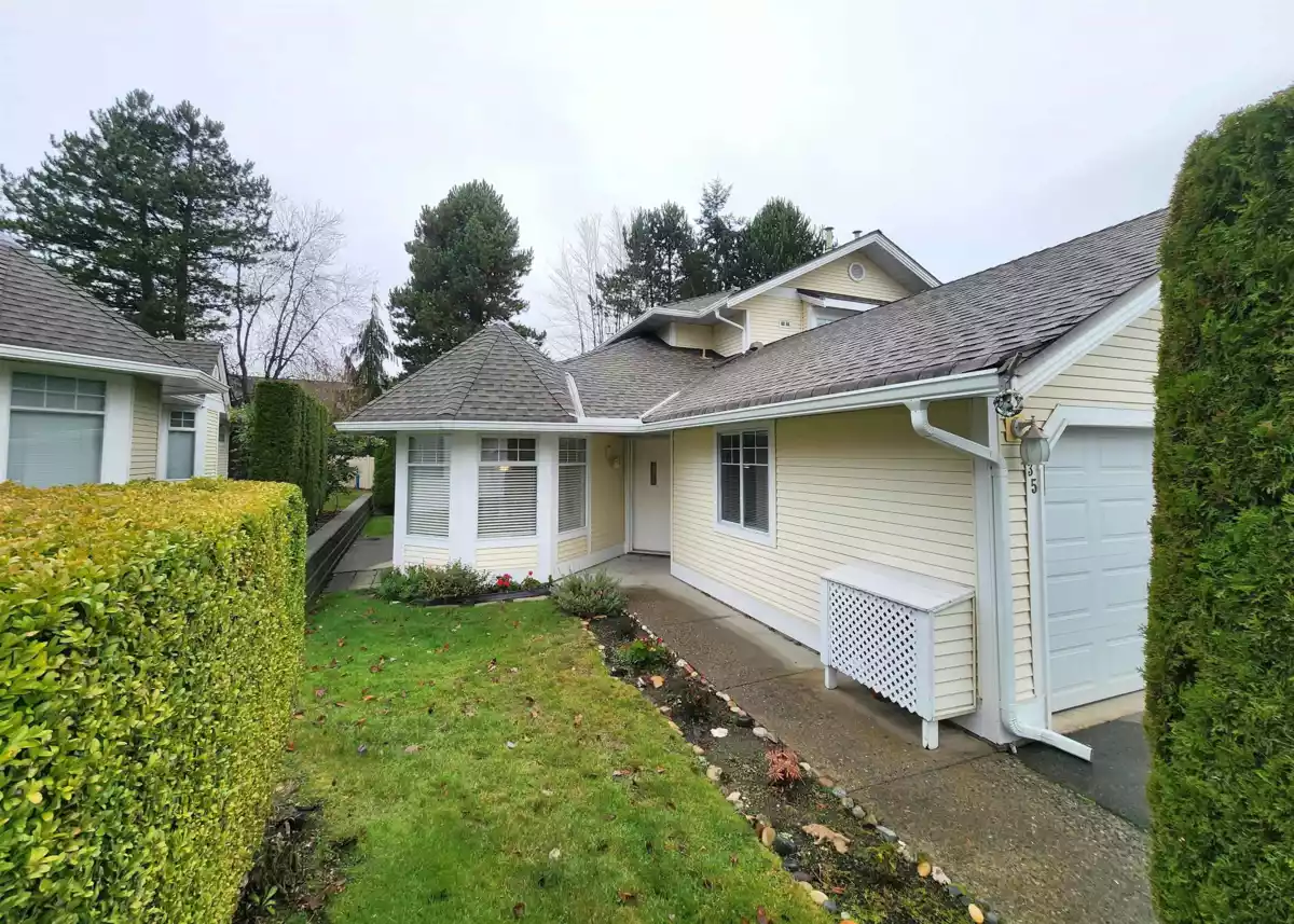 Living Room Photo of 35 8737 212 Street, Langley, BC
