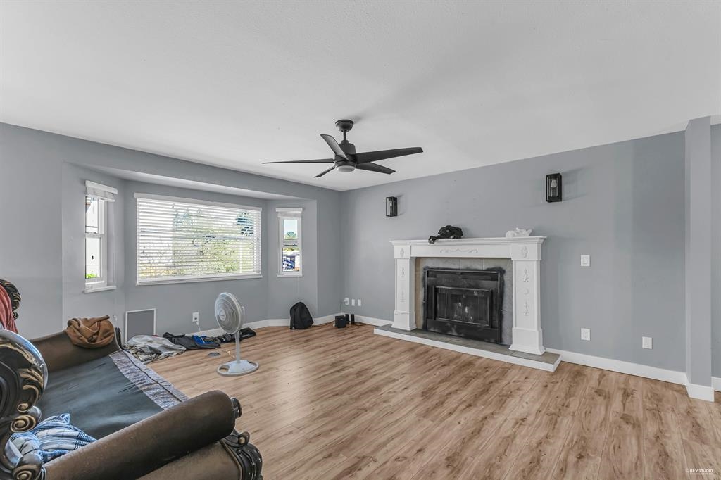 Hallway Photo of 13572 68 Avenue, Surrey, BC