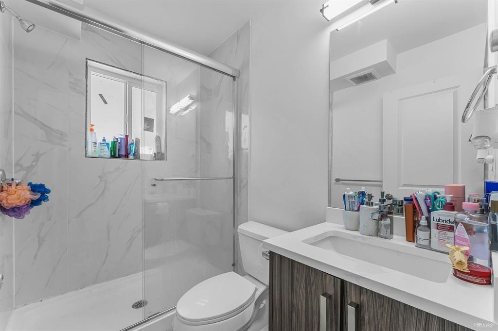 Powder Room Photo of 13572 68 Avenue, Surrey, BC